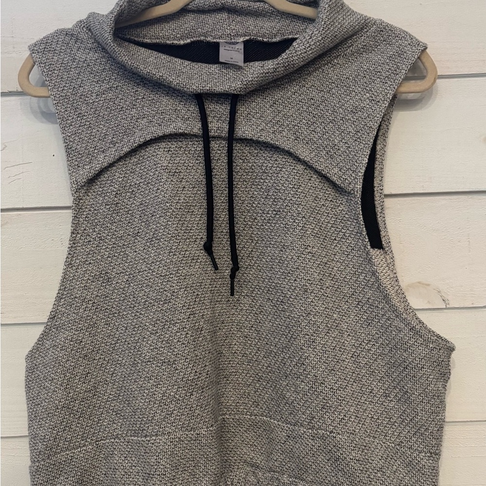 Te Verde cowl neck knit athletic vest Size Medium. Great condition! - Picture 16 of 16